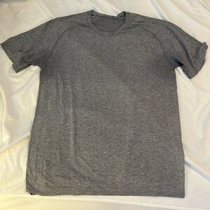 Men’s Lululemon Metal Vent Short Sleeve T Shirt, Gray, Size Large